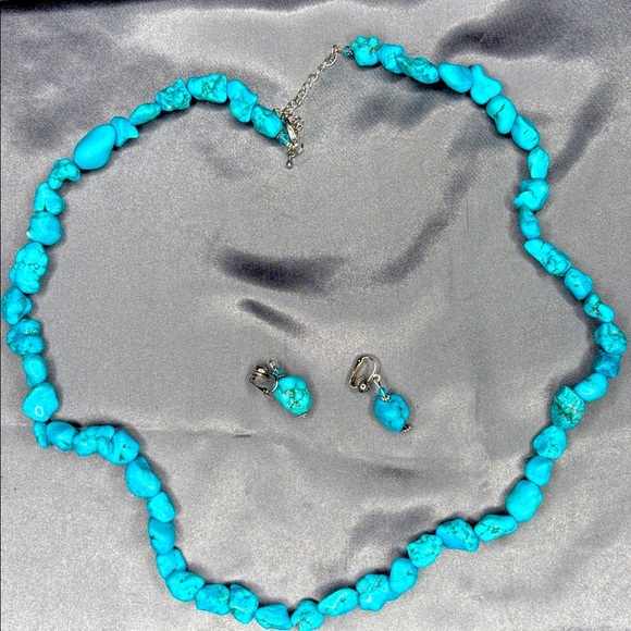 Turquoise Beaded Necklace - Picture 1 of 1